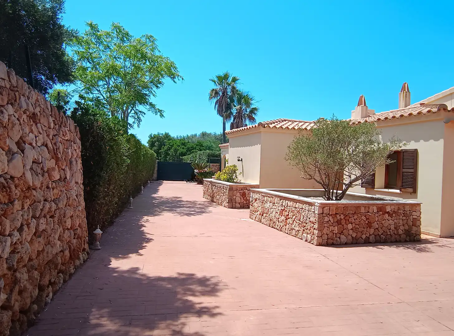 Vista exterior de Casa o xalet en venda en Sant Lluís amb Aire condicionat, Jardí privat i Terrassa