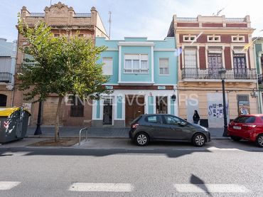 Casa con balcone in vendita a C/ de la Reina