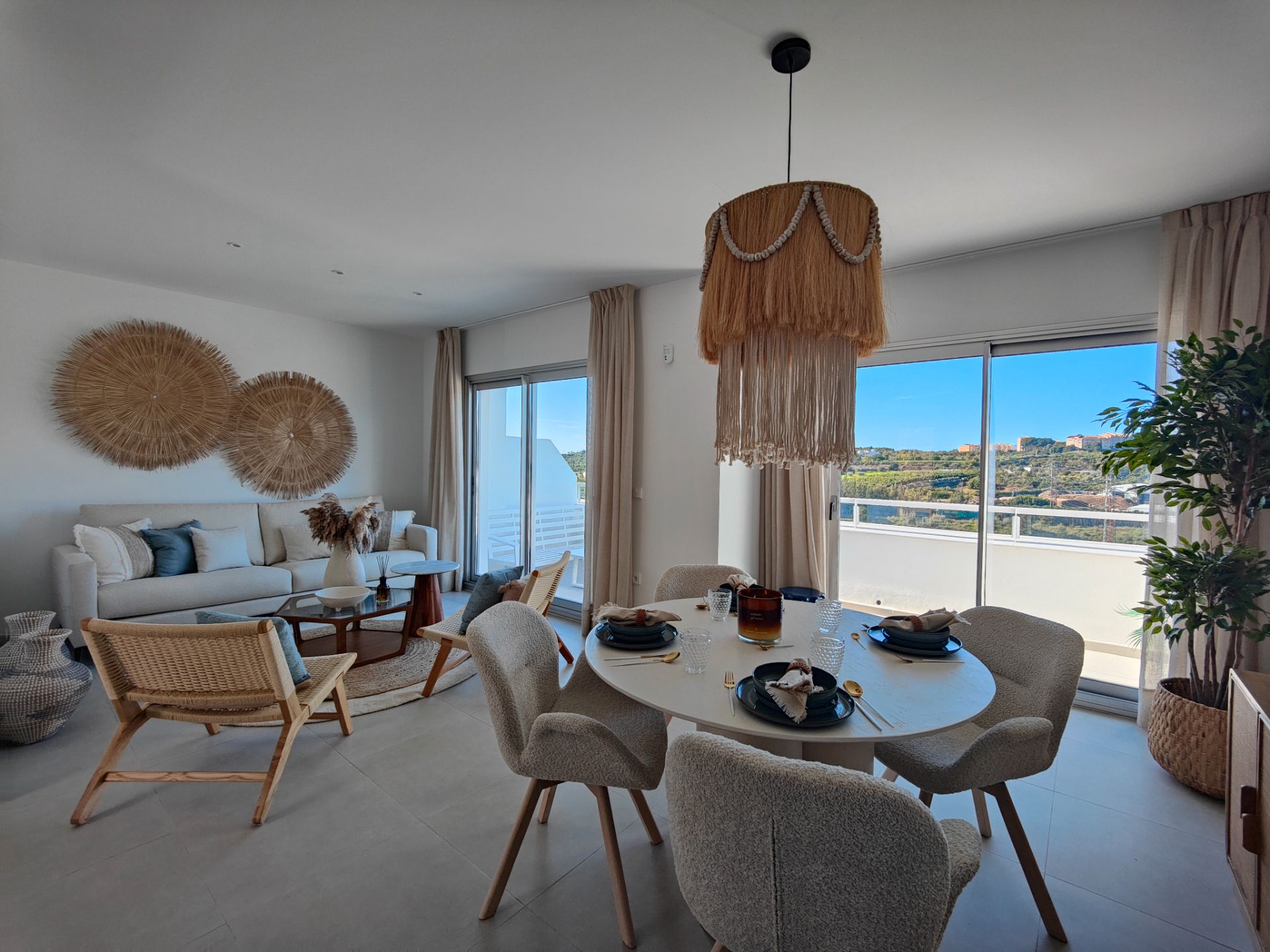 Menjador de Dúplex en venda en Estepona amb Aire condicionat, Calefacció i Terrassa
