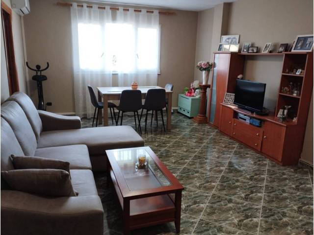 Piso en Venta en Calle BENAHADUX en Roquetas Pueblo