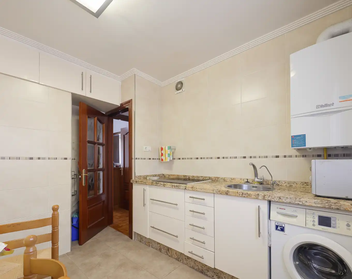 Cocina de Piso en venta en Oviedo  con Calefacción y Parquet