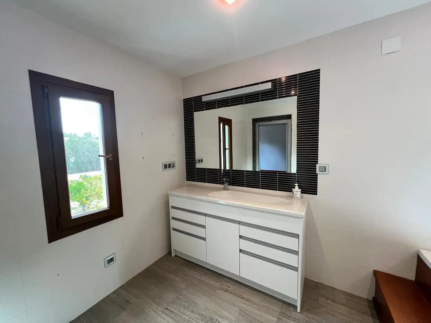 Bany de Casa o xalet en venda en La Nucia amb Jardí privat, Terrassa i Piscina