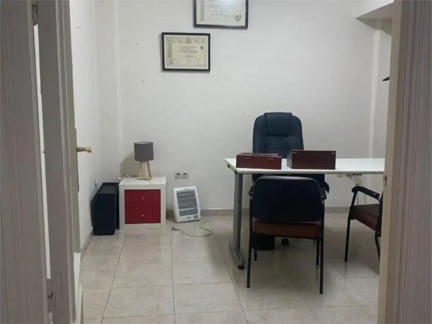 Büro zur Miete in Sevilla mit Klimaanlage und Balkon