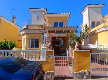 Casa con piscina in vendita a Algorfa