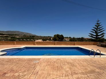 Casa amb piscina en venda a Albatera