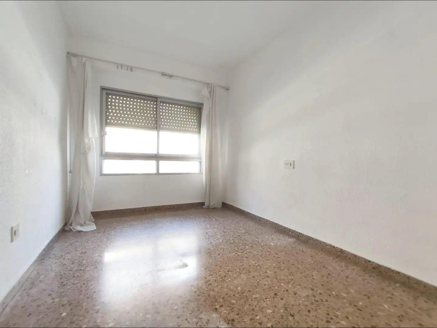 Bedroom of Flat for sale in Valencia  with Air Conditioner, Terrace and Balcony