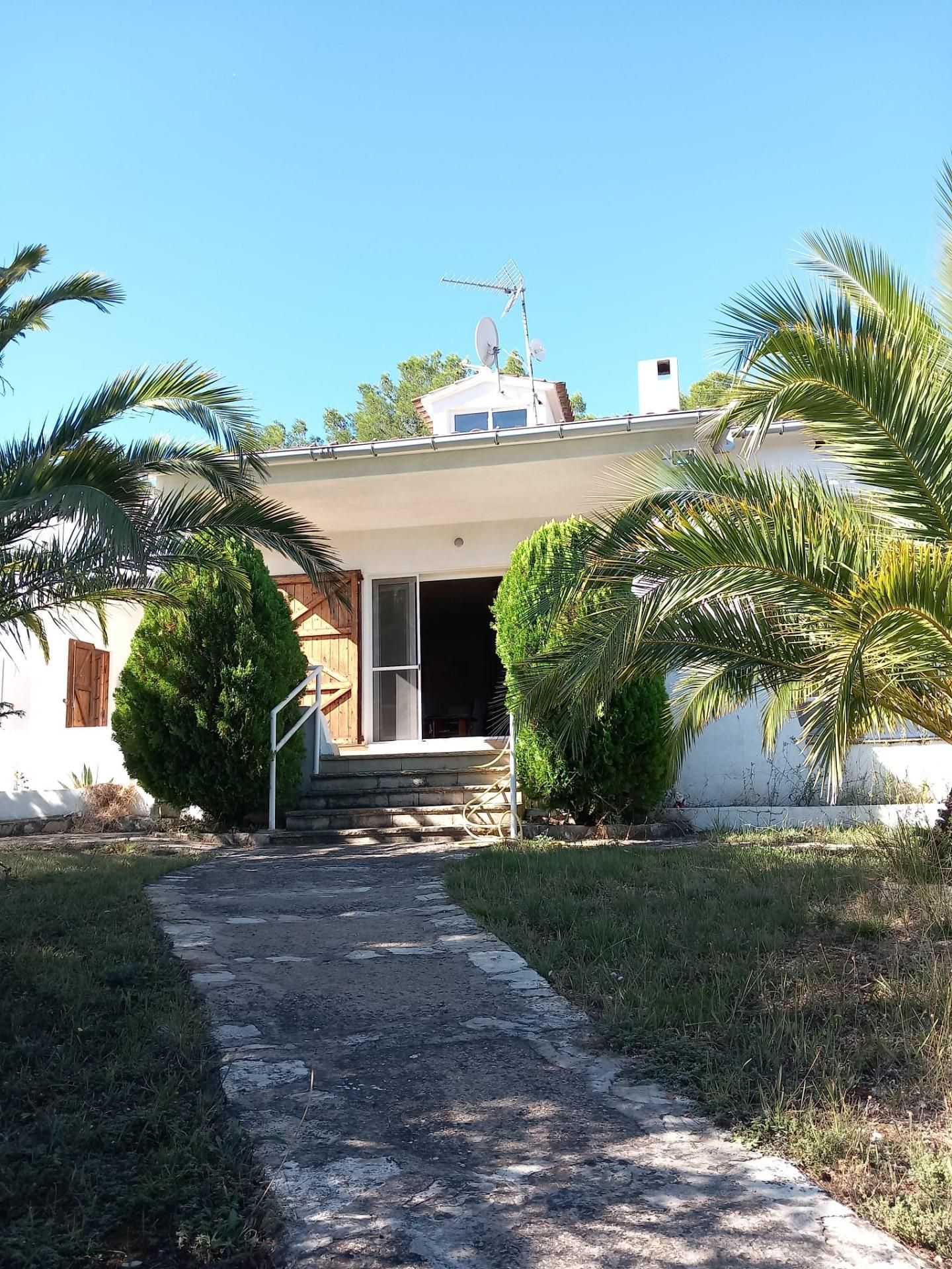 Vista exterior de Casa o xalet en venda en Torrelles de Foix amb Calefacció, Traster i Piscina