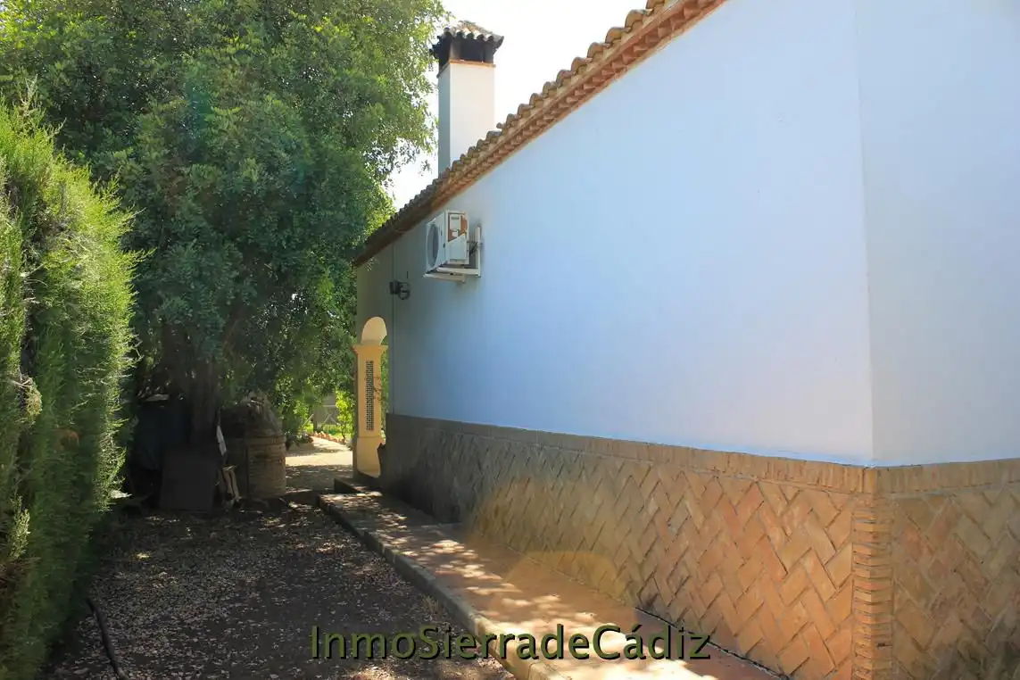 Außenansicht von Country house zum Verkauf in Utrera mit Klimaanlage, Heizung und Privatgarten