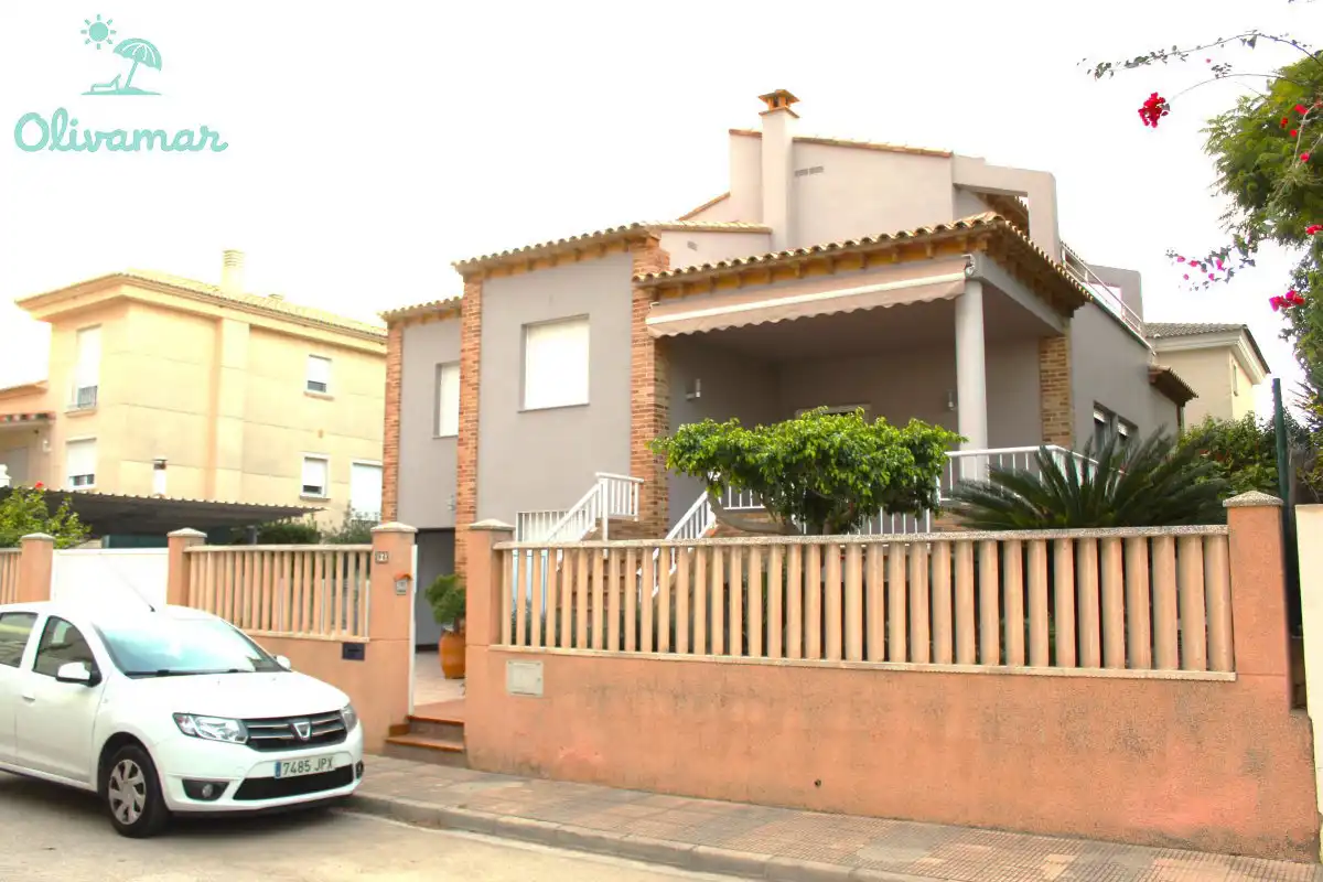 Vista exterior de Casa o xalet en venda en Oliva amb Moblat