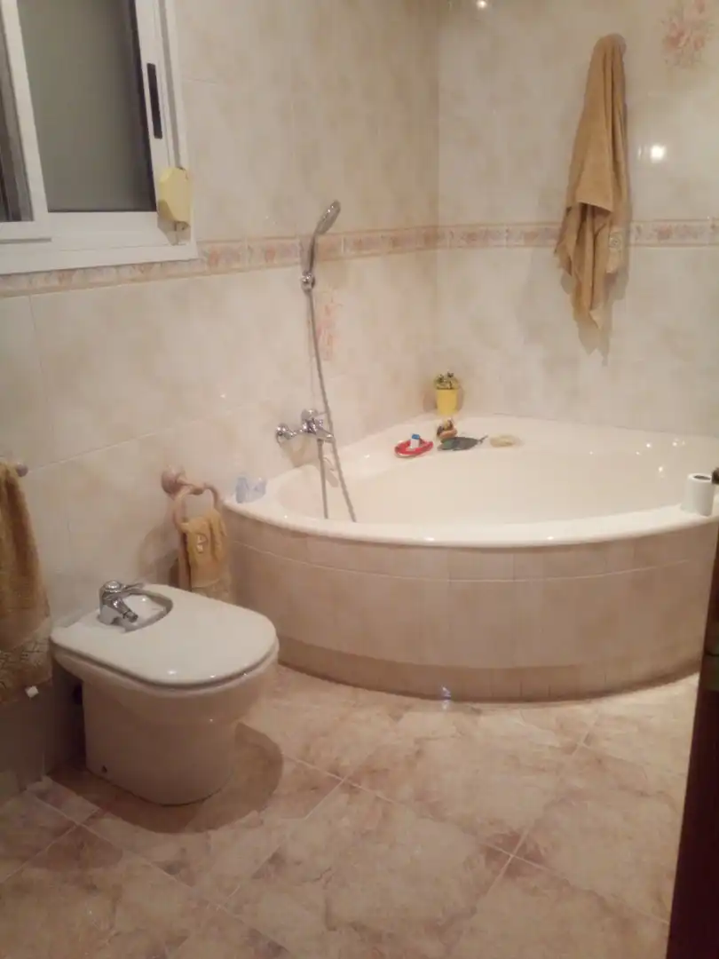 Baño de Casa o chalet en venta en Elda con Aire acondicionado, Terraza y Trastero