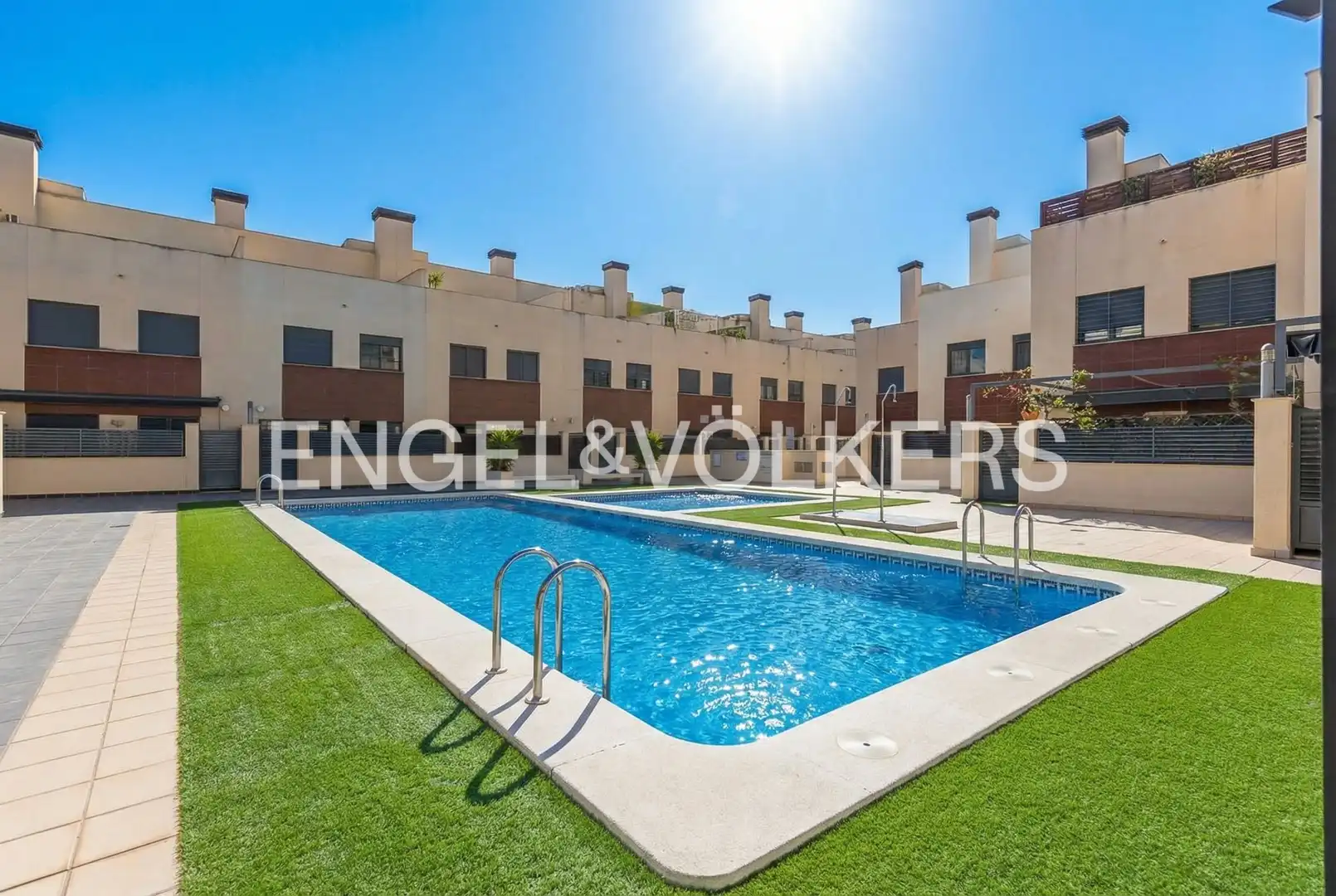 Piscina de Casa o xalet en venda en Castellón de la Plana / Castelló de la Plana amb Aire condicionat, Calefacció i Jardí privat