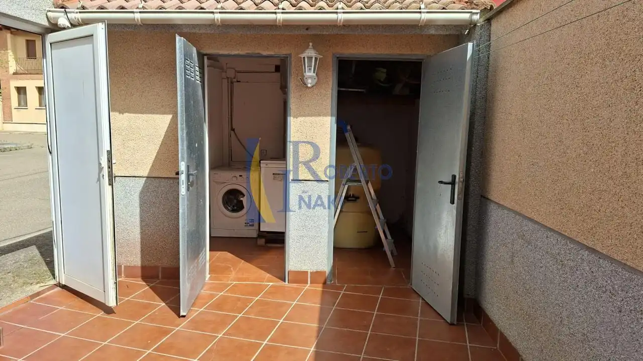 Casa o xalet en venda en Toral de los Guzmanes amb Calefacció i Jardí privat