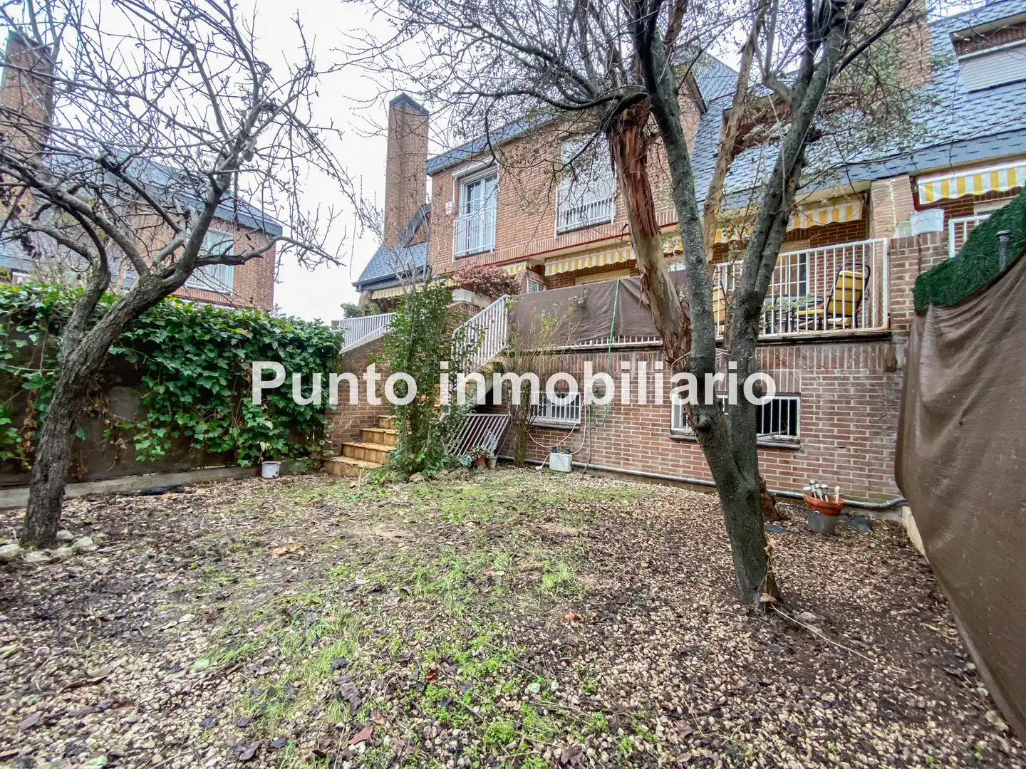 Vista exterior de Casa adosada en venda en Valladolid amb Calefacció, Jardí privat i Parquet