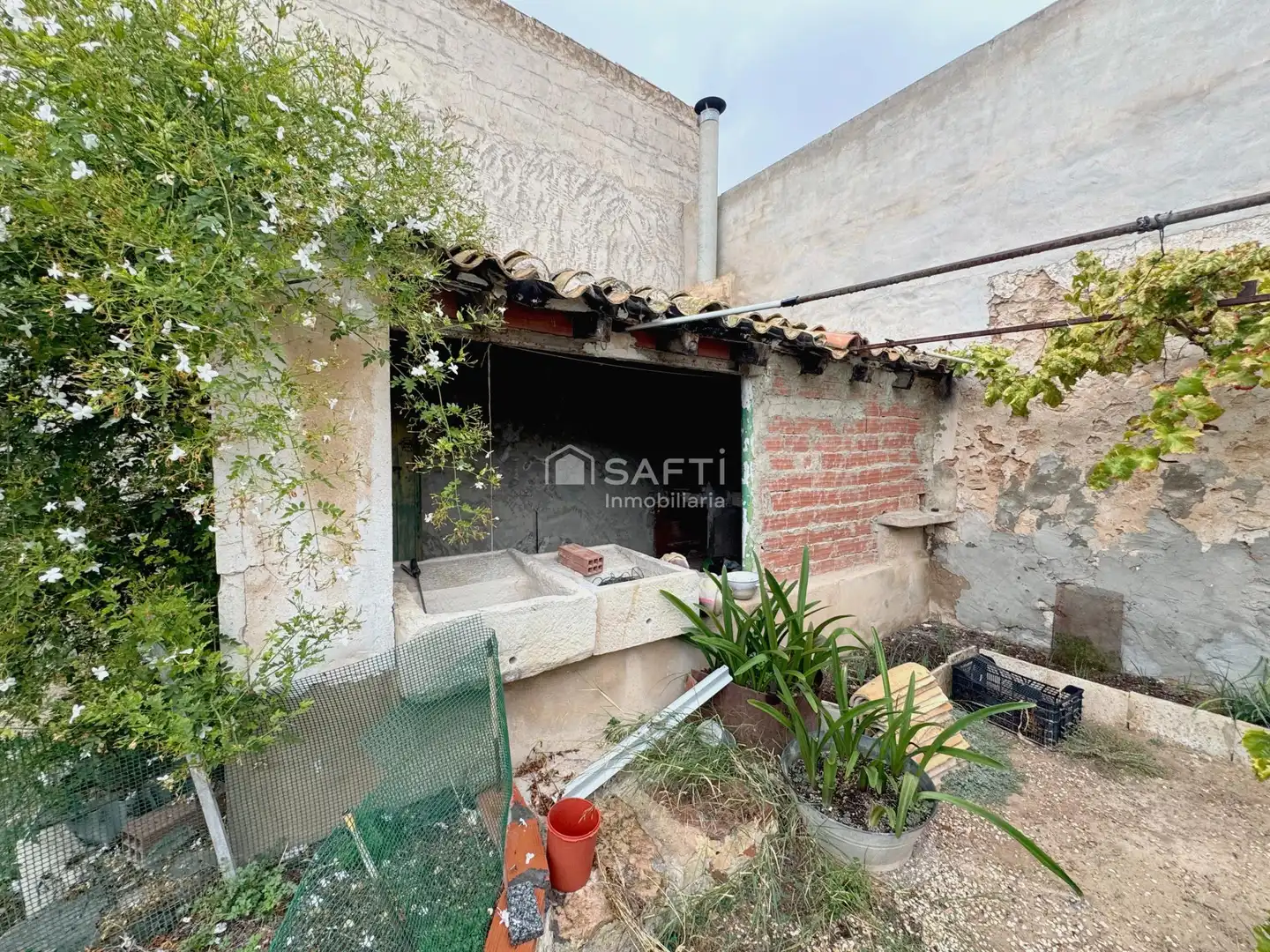 Vista exterior de Casa adosada en venta en Algueña con Terraza