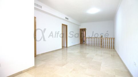 Foto 2 de Casa adosada de alquiler en Rinconada, La Rinconada