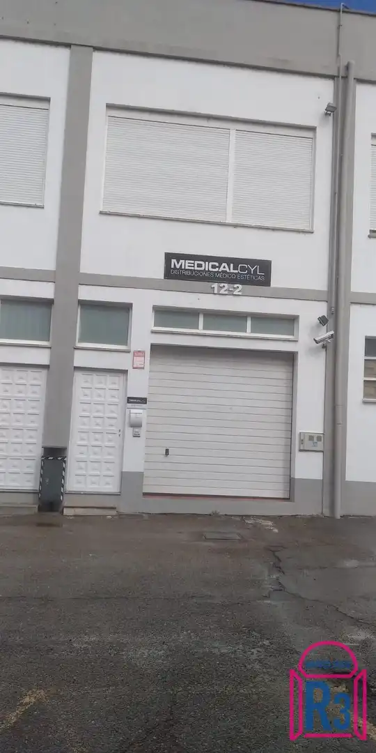 Außenansicht von Fabrikhallen zur Miete in León Capital  mit Heizung