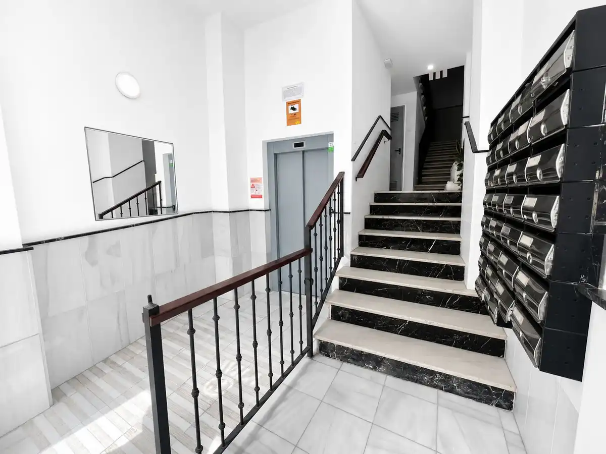 Apartamento con ascensor en venta en Cruz de Humilladero, imagen 2