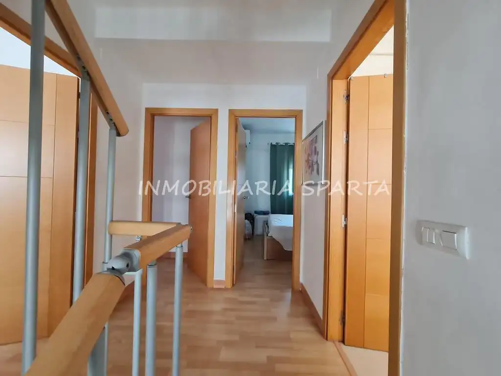 Casa adosada en venda en Santiponce amb Aire condicionat, Parquet i Terrassa