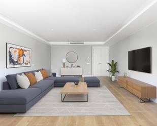 Sala d'estar de Apartament en venda en La Moraleja amb Aire condicionat, Calefacció i Traster