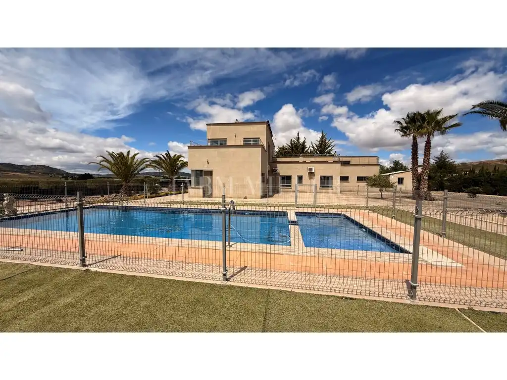 Piscina de Casa o xalet en venda en Yecla amb Aire condicionat, Calefacció i Jardí privat