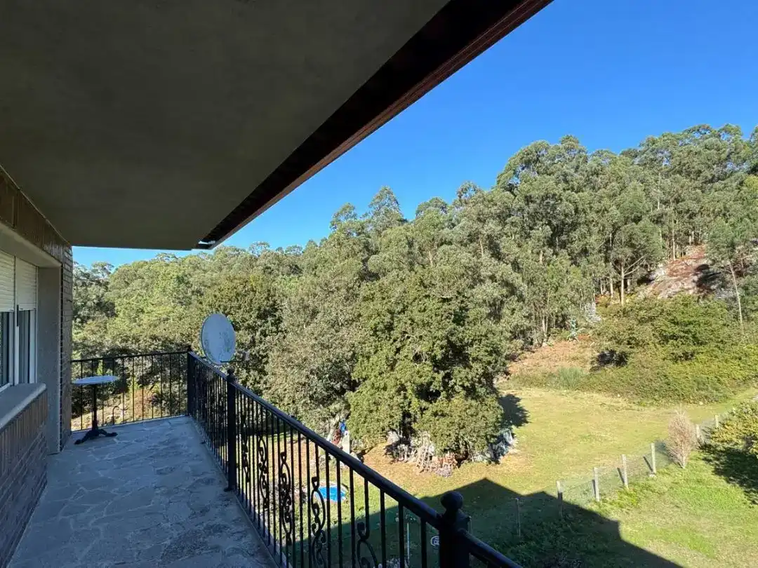 Terrassa de Casa o xalet en venda en Cangas  amb Aire condicionat i Balcó