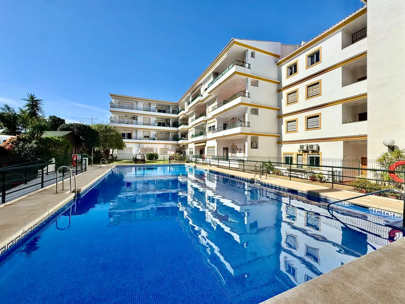 Mini appartamento con piscina in vendita a Calle Butiplaya 2