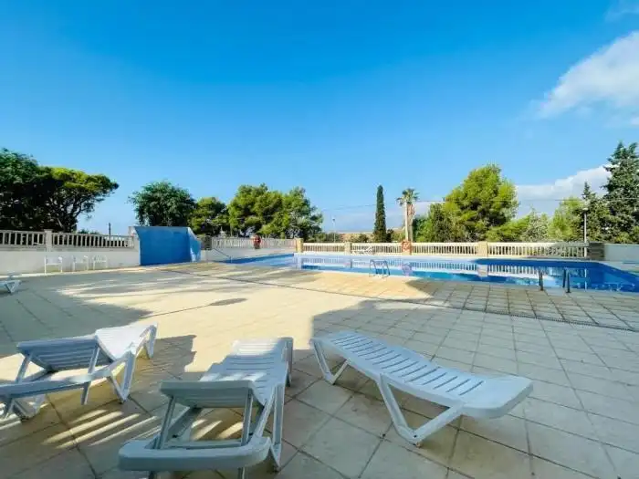 Piscina de Piso en venta en Salou con Terraza, Amueblado y Piscina comunitaria