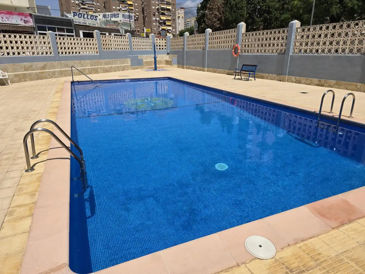 Piscina de Apartament en venda en Benidorm amb Aire condicionat, Moblat i Piscina comunitària