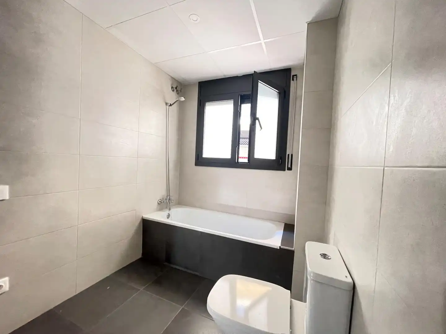 Baño de Casa adosada en venta en La Pobla de Montornès  