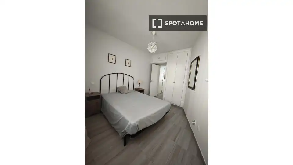 Dormitori de Apartament per a compartir en Madrid amb Aire condicionat, Calefacció i Terrassa