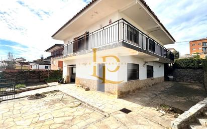 Vista exterior de Casa o xalet en venda en Castellbisbal amb Calefacció, Jardí privat i Parquet