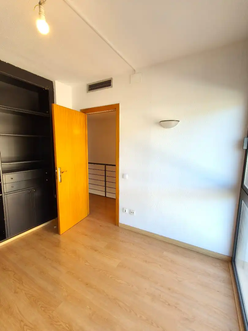 Maisonette zum Verkauf in Barcelona mit Klimaanlage, Heizung und Parkett