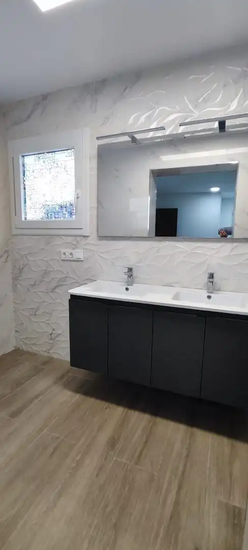Bany de Casa o xalet en venda en Sant Hipòlit de Voltregà amb Terrassa i Balcó