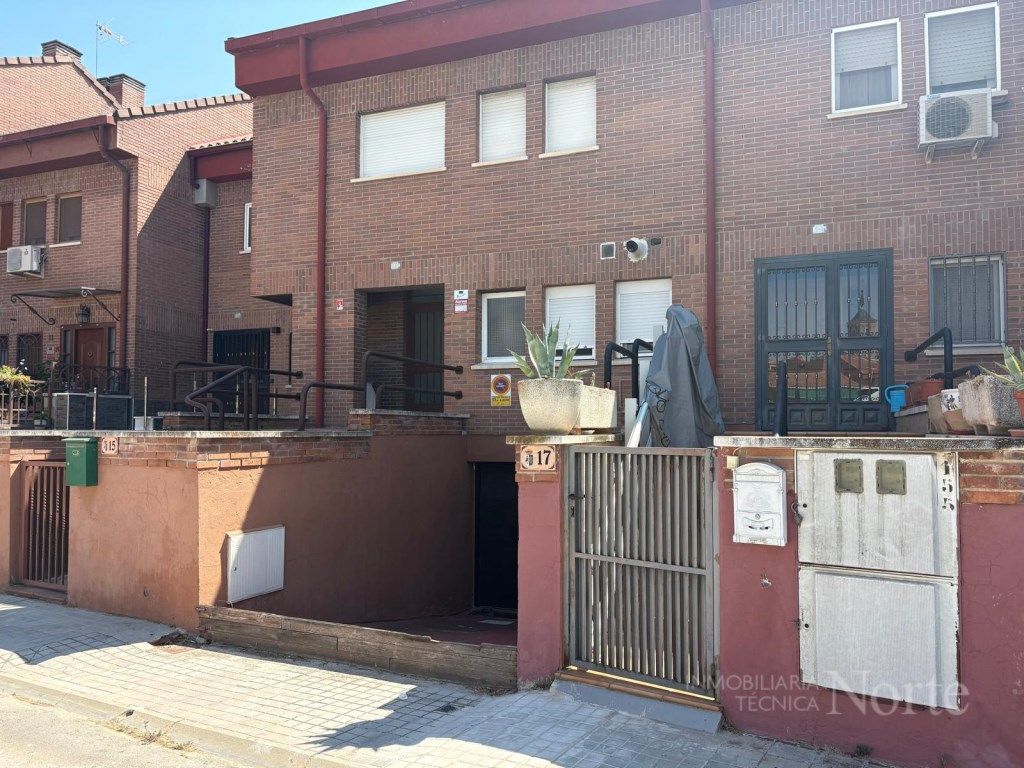 Exterior view of House or chalet for sale in Ajalvir