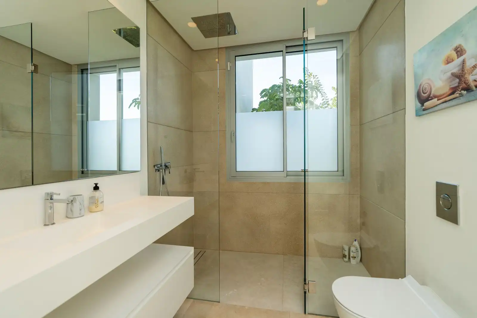 Baño de Piso en venta en Benahavís con Aire acondicionado, Jardín privado y Terraza