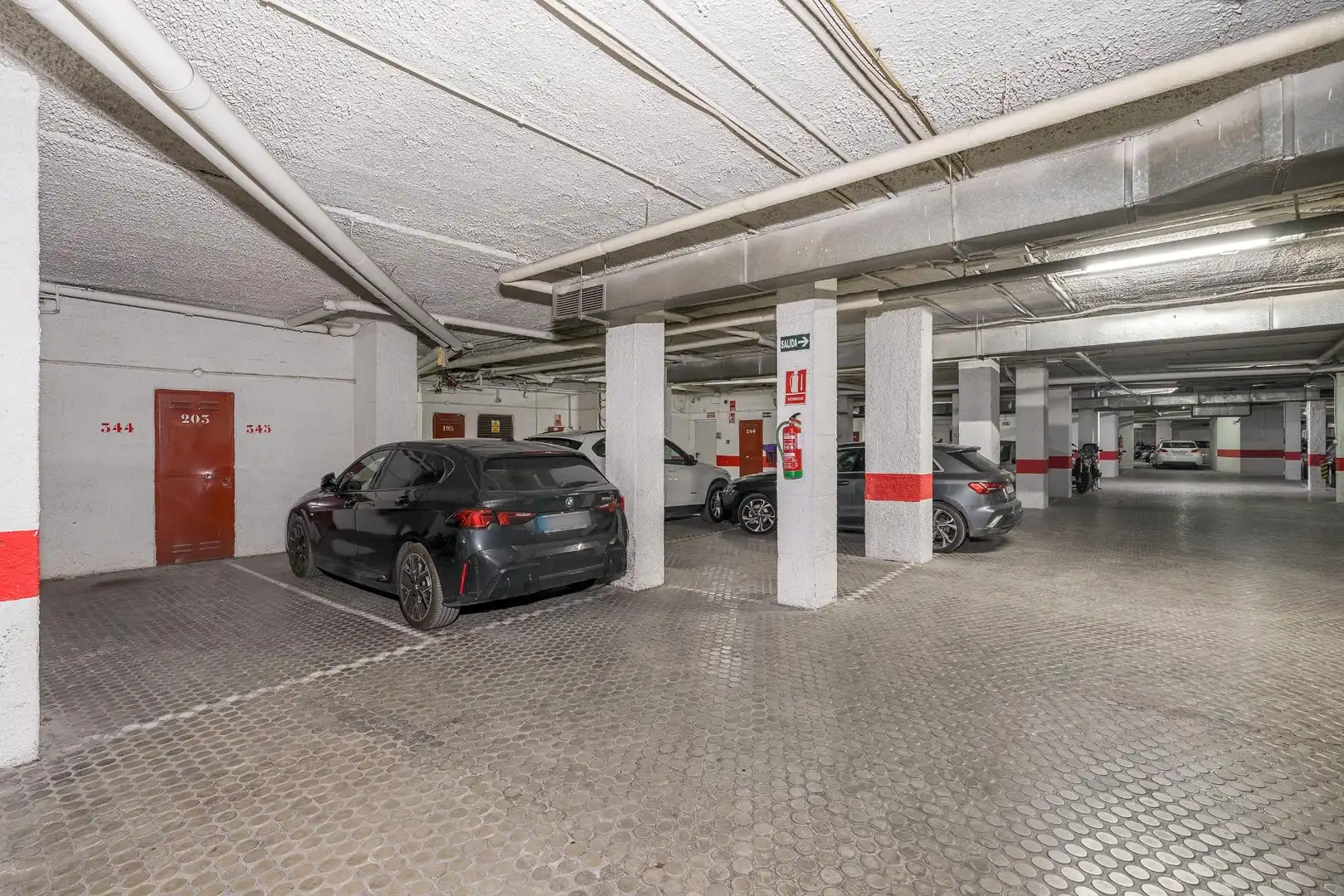 Parking de Planta baja en venta en Granada con Jardín privado, Amueblado y Piscina comunitaria