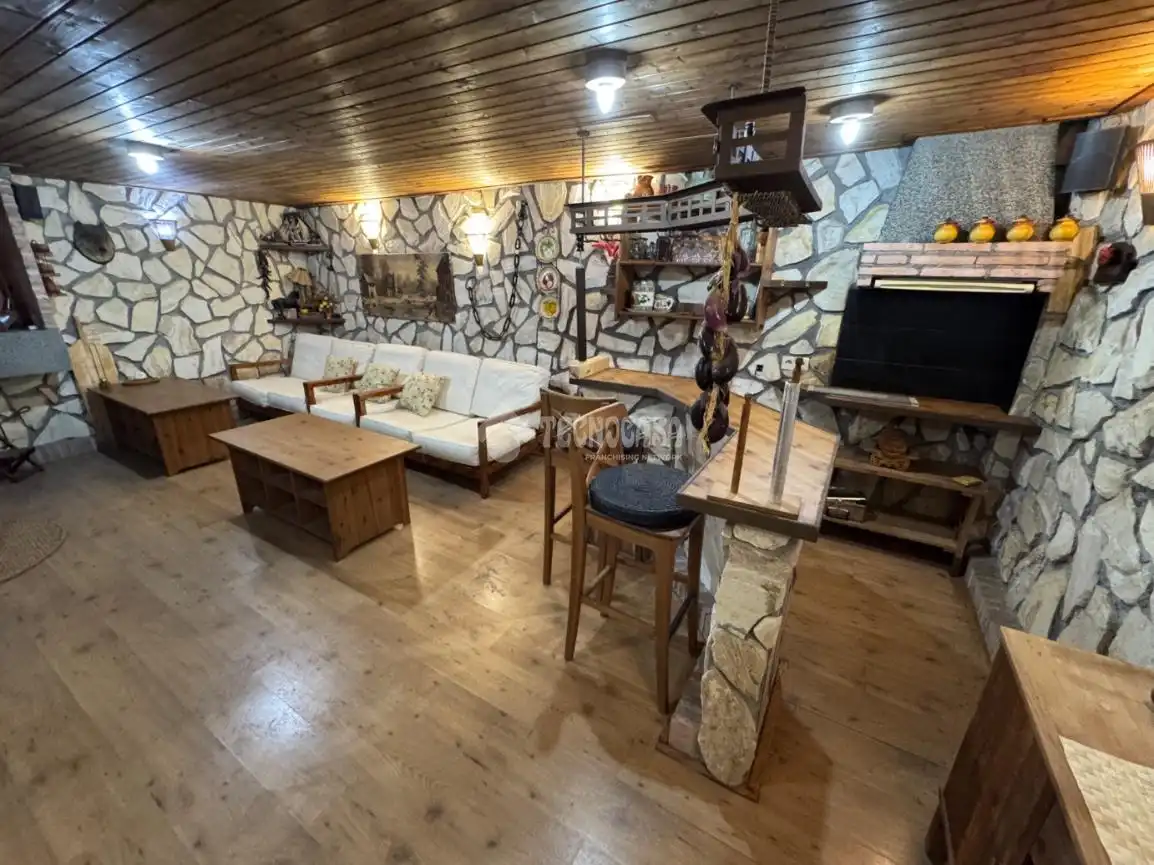 Casa adosada en venta en Ontígola con Calefacción