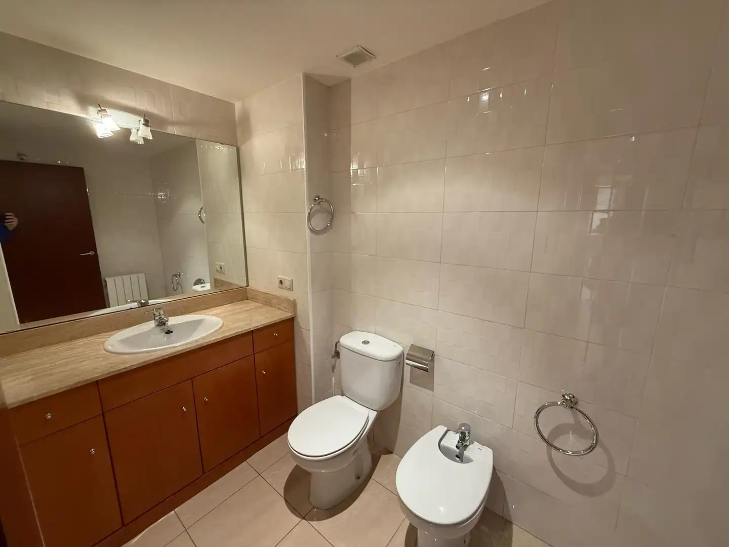 Bathroom of Flat for rent in Girona  with Heating, Furnished and Balcony
