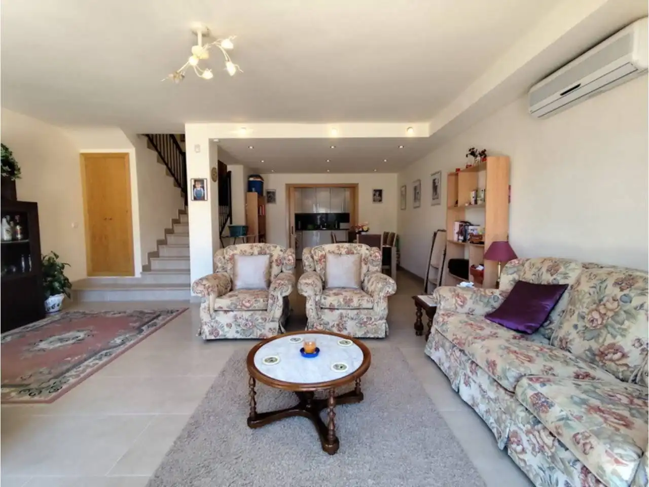 Sala de estar de Casa adosada en venta en Almuñécar con Aire acondicionado, Terraza y Amueblado