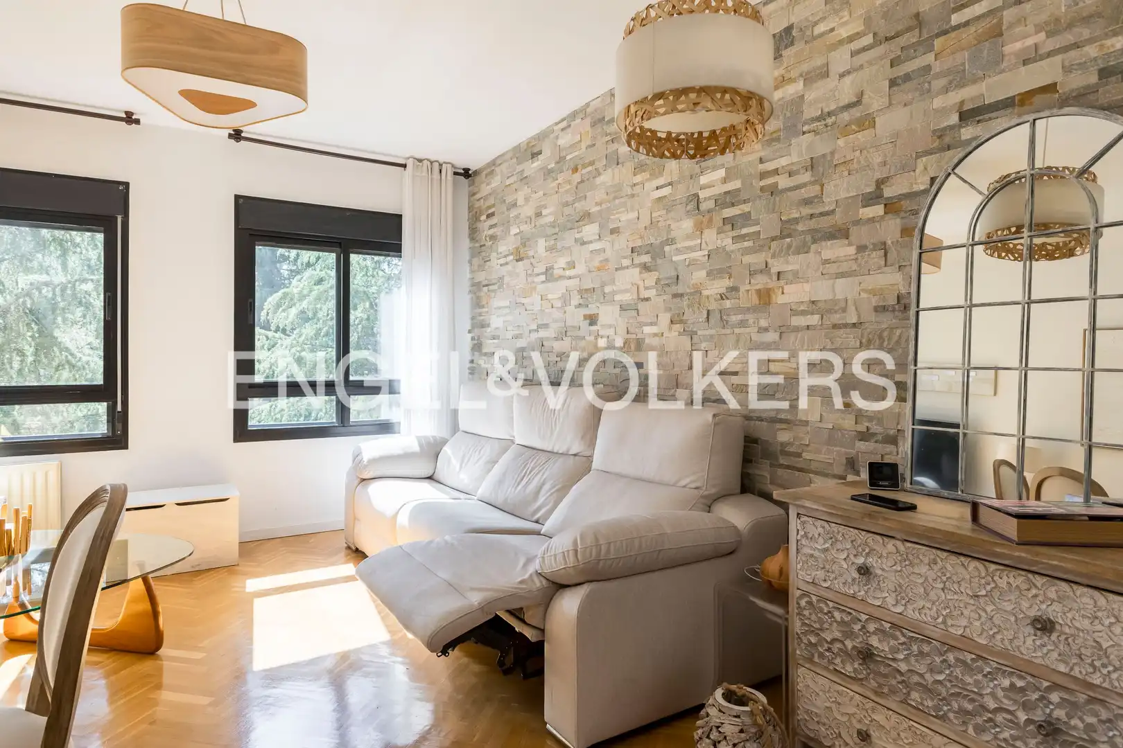 Living room of Flat for rent in Madrid  with Air Conditioner, Heating and Private garden
