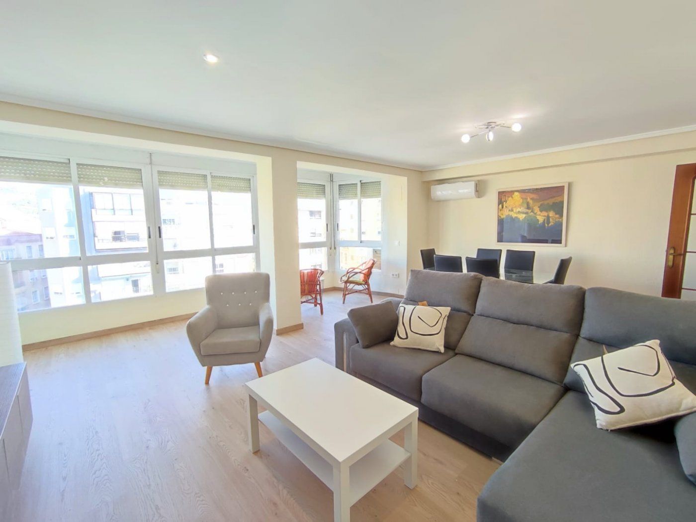 Wohnzimmer von Wohnung miete in Alicante / Alacant mit Heizung und Balkon