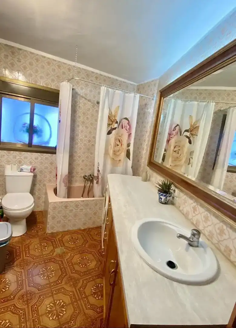 Baño de Piso en venta en Maracena con Aire acondicionado, Piscina y Balcón