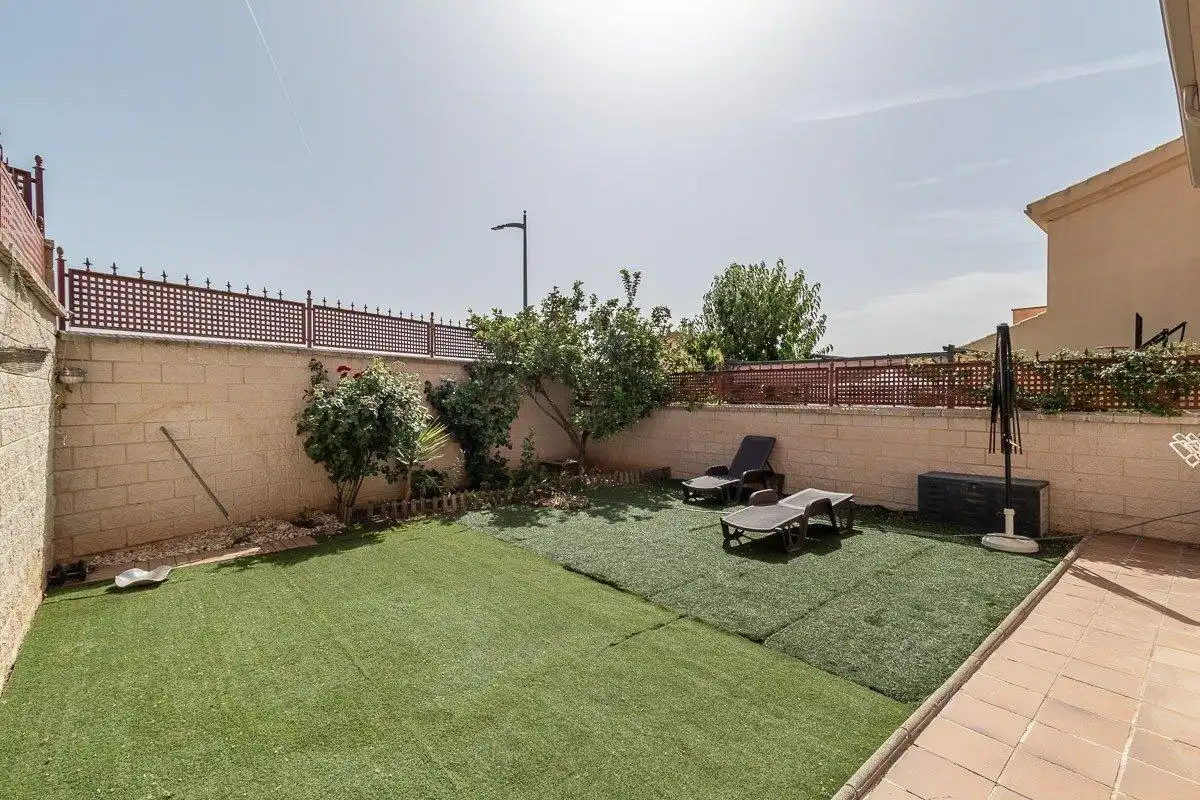 Adossat amb piscina en venda a Gójar, imagen 31