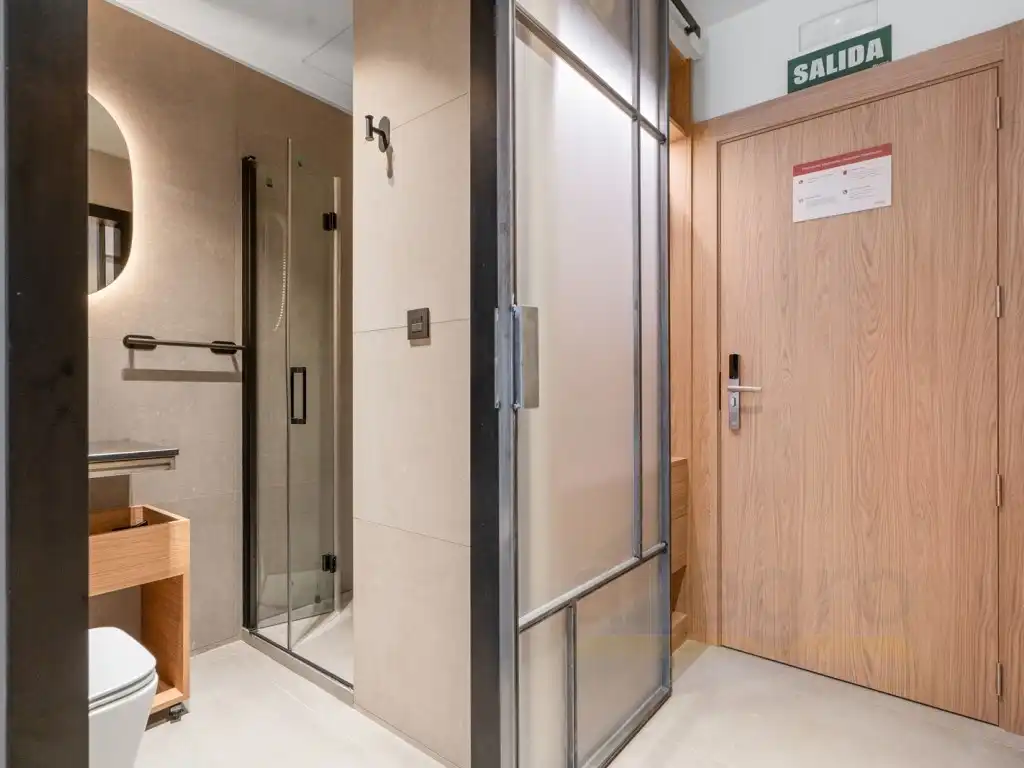 Bathroom of Commercial properties for sale in Puente de Vallecas