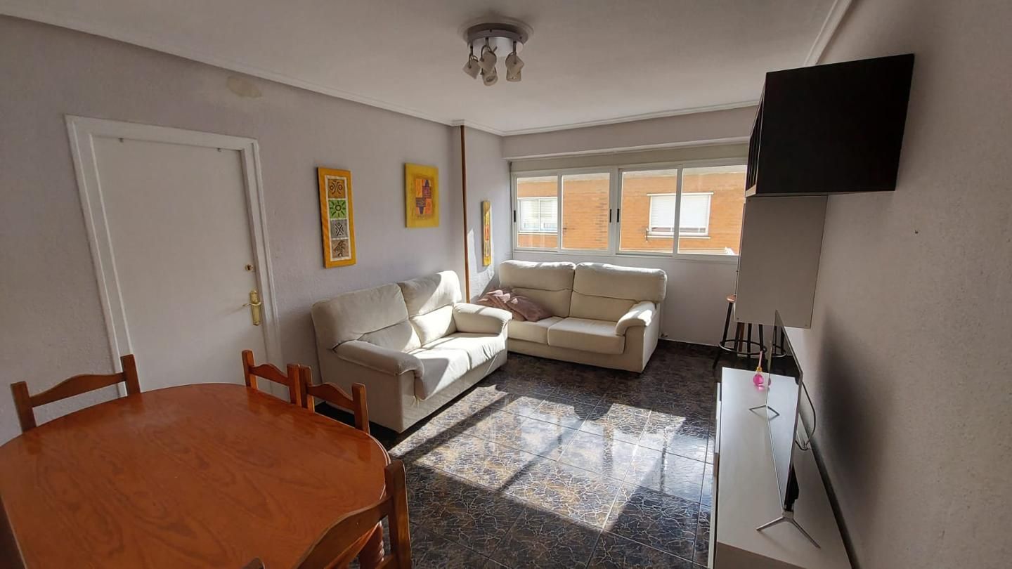 Living room of Flat for sale in  Zaragoza Capital  with Heating and Furnished
