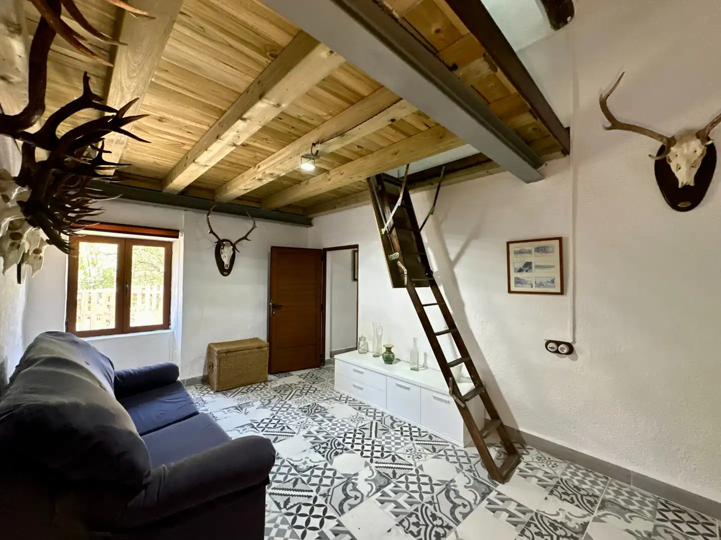Sala d'estar de Finca rústica en venda en Sierro amb Aire condicionat, Calefacció i Jardí privat