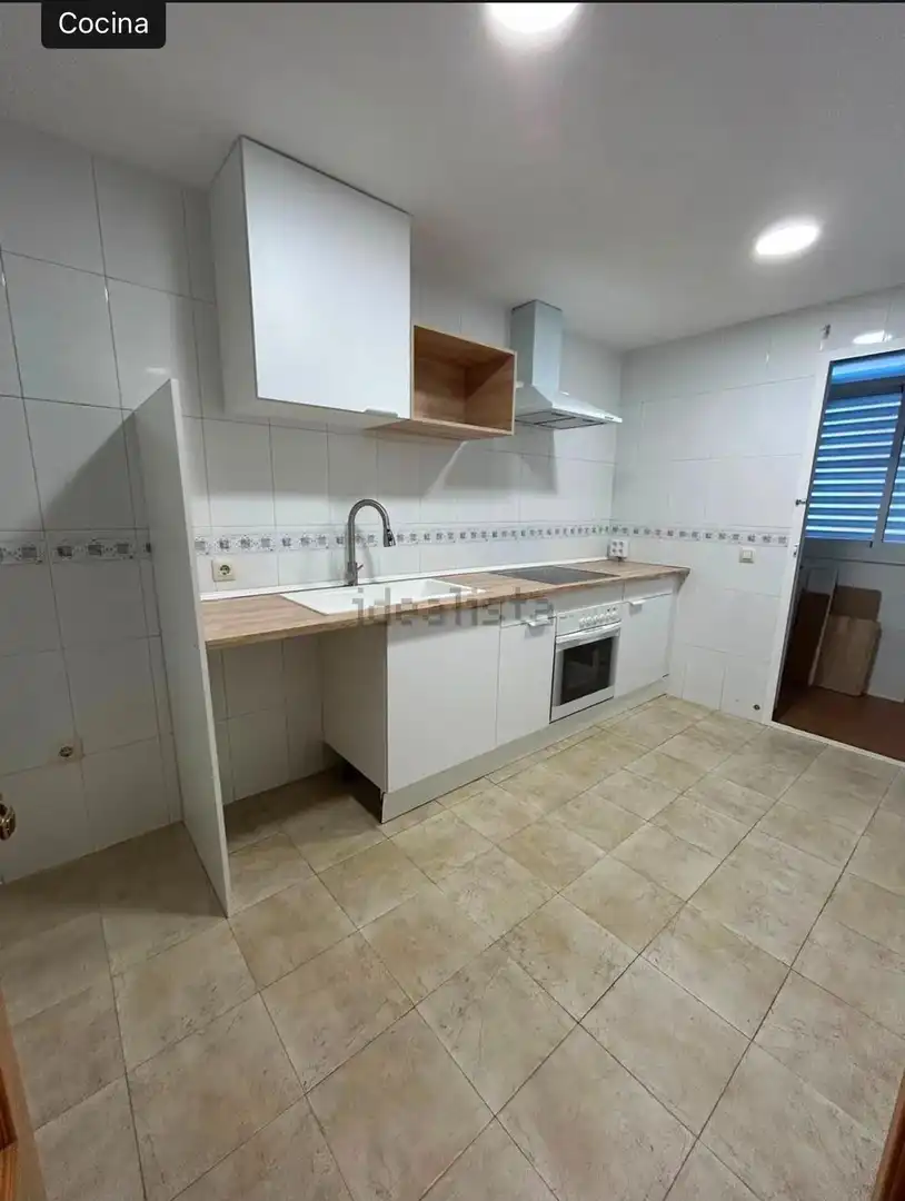 Cocina de Piso de alquiler en Fuenlabrada con Aire acondicionado, Jardín privado y Trastero