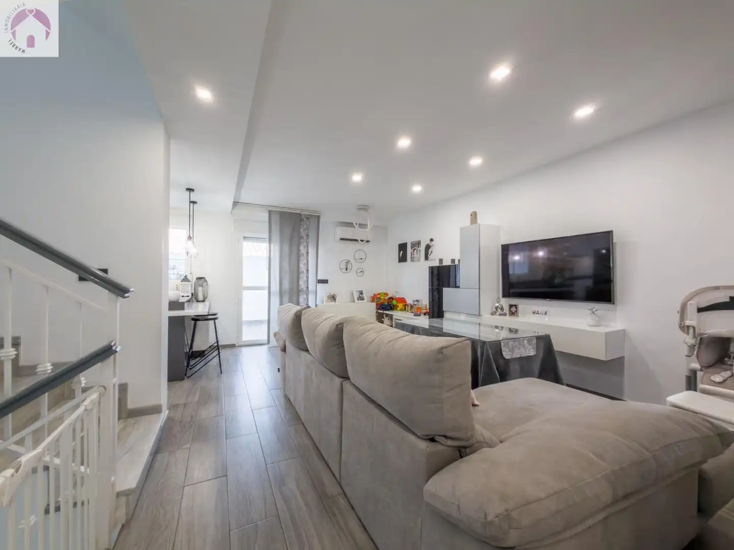 Living room of Detached homes for sale in Cenes de la Vega  with Air Conditioner, Heating and Terrace