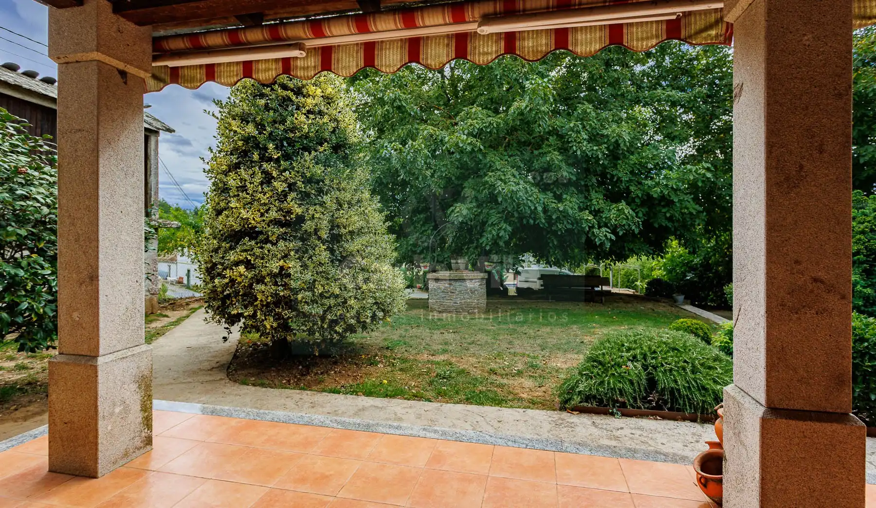 Jardí de Finca rústica en venda en Lugo amb Jardí privat, Parquet i Terrassa