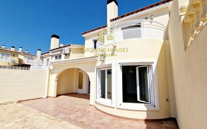 Exterior view of Single-family semi-detached to rent in Gata de Gorgos  with Air Conditioner, Terrace and Swimming Pool